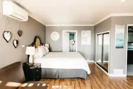 Seaside Laguna Inn & Suites - 97