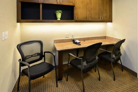 Hilton Garden Inn Airport - 25
