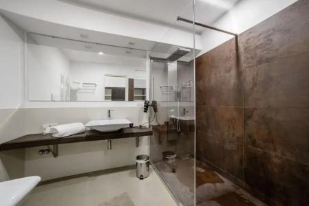 Riviera Luxury Suites - 14