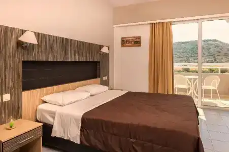 Zoes & Suites - 65
