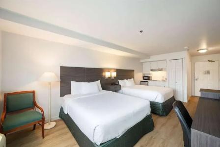 Baymont INN & Suites by Wyndham - 55