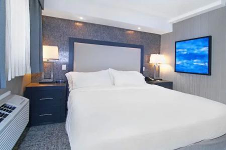 Holiday Inn Express and Suites, an IHG - 77