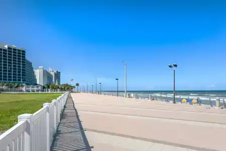 Comfort Inn & Suites Daytona Beach Oceanfront - 22