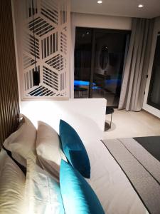 Zoes & Suites - 110