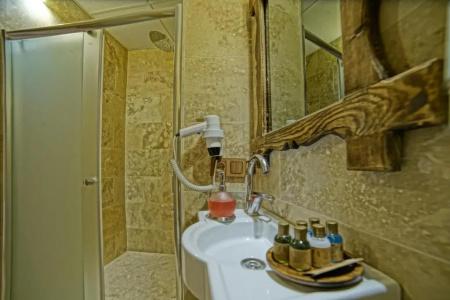 Risus Cave Suites - 15