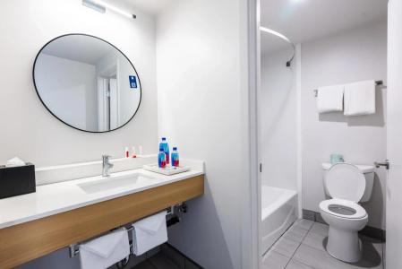 Ramada by Wyndham Los Angeles/Downtown West - 8
