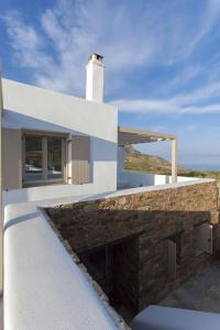 White Tinos Luxury Suites - 45