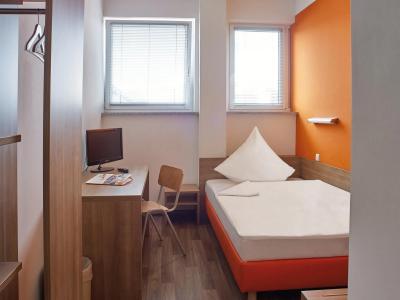 Orange und - 44