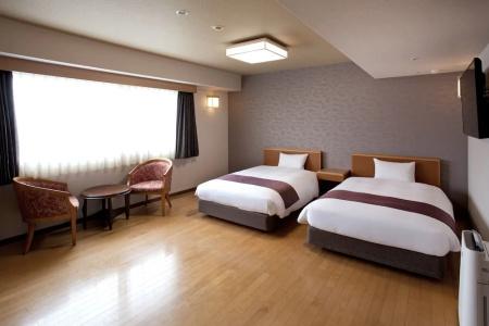 Yaoji Hakata - 28