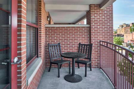 Hampton Inn and Suites Downtown - 91