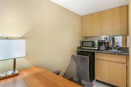 Best Western Plus Thunderbird Suites - 80