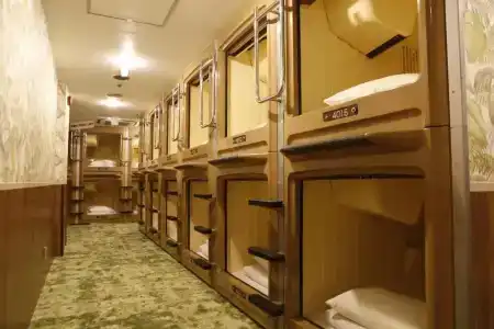 Shinjuku Kuyakusho-mae Capsule - 5