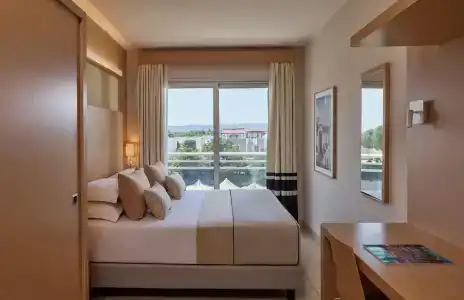 GranSerena - 3
