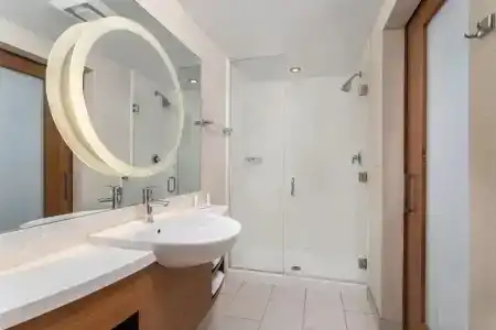 SpringHill Suites by Marriott Downtown/Cameron Harbor - 8