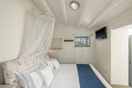 Four Seasons Hydra Luxury Suites - 5