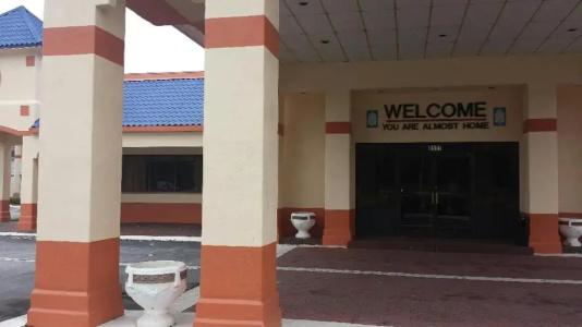 Rodeway Inn & Suites Southeast - 29