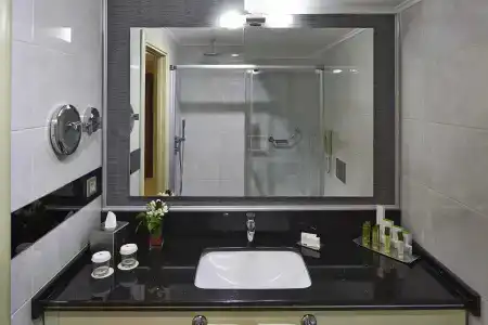 DoubleTree by Hilton Izmir - Alsancak - 7