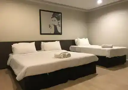 Paragon Inn - 1