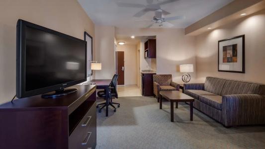 Best Western Plus Suites - 15