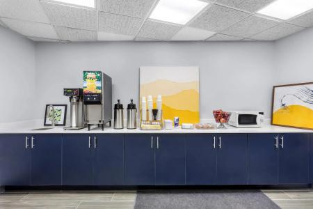 Super 8 by Wyndham Chicago IL - 16