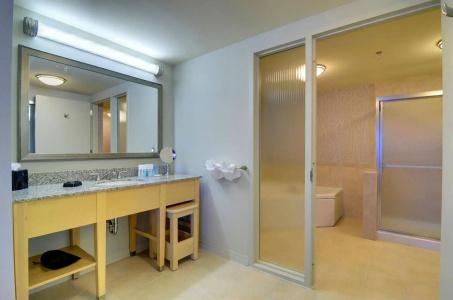 Hampton Inn & Suites by Hilton Miami Downtown/Brickell - 2