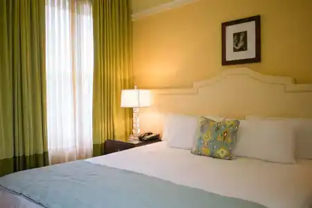 DeLuxe, a Provenance Hotel - 5
