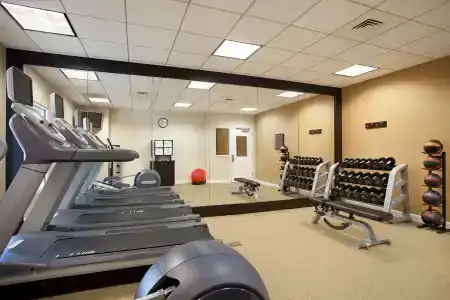 Hilton Garden Inn East - 16