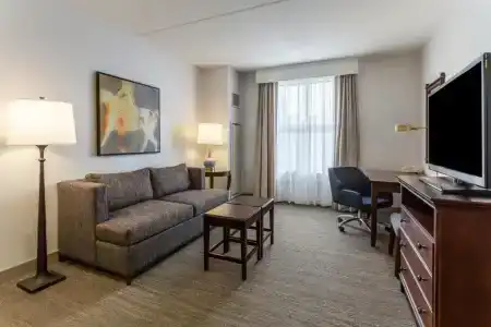 Hampton Inn and Suites Downtown - 88