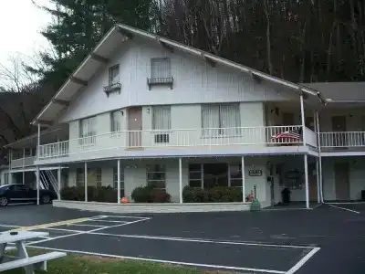 Castlewood Inn - 0