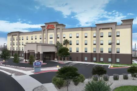 Hampton Inn & Suites/East - 0