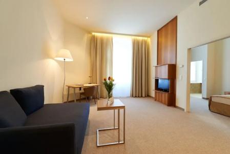HiLight Suites - 121