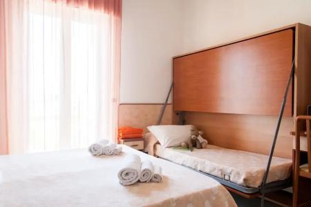 Sandra - 4