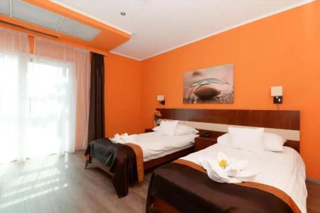 Holiday Beach Budapest Wellness with Sauna Park - 69