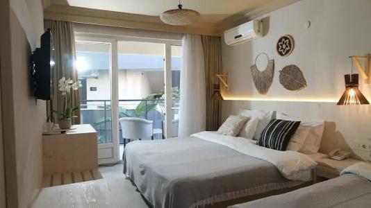 Sun By En Vie Beach - 16