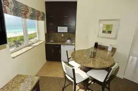 Crystal Beach Suites Oceanfront - 32