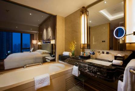 Hilton Wuhan Riverside - 4