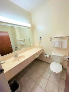 Super 8 by Wyndham at Forbes Landing - 23