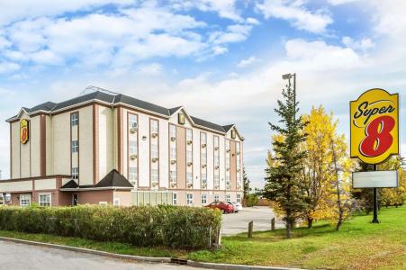 Super 8 by Wyndham/Airport - 0