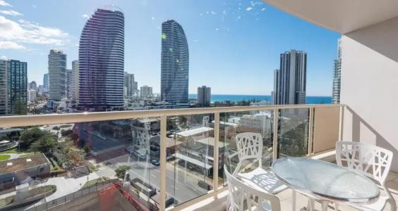 Broadbeach Savannah - 205