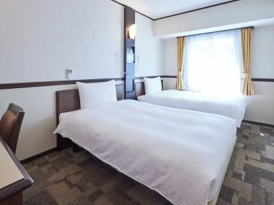 Toyoko Inn Airport - 57