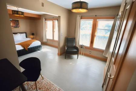 The Historic Peninsula Inn - 132