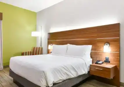 Holiday Inn Express & Suites, An Ihg - 65