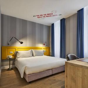 The Modernist - 35