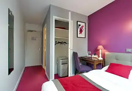 Logis hôTel Du ThéâTre - 23