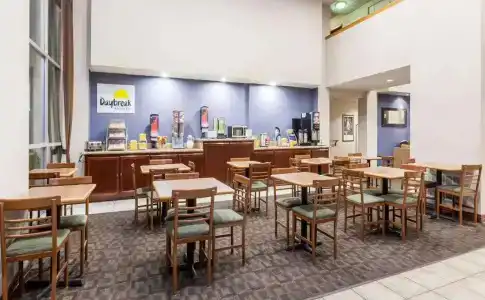 Days Inn by Wyndham - 10