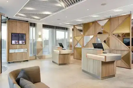 Courtyard by Marriott London City Airport - 1