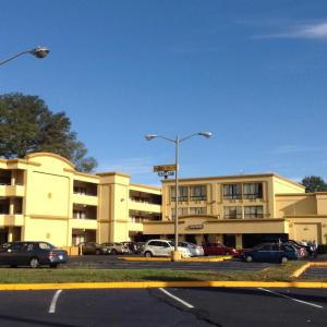 Diamond Inn & Suites - 3