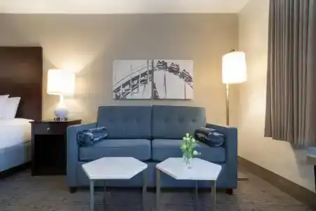 Oxford Suites Portland - Jantzen Beach - 49