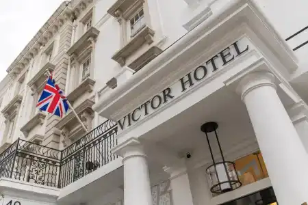 Victor - London Victoria - 28
