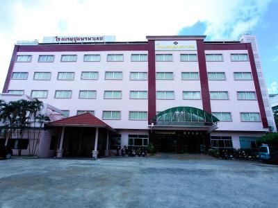 Chumphon Palace - 0